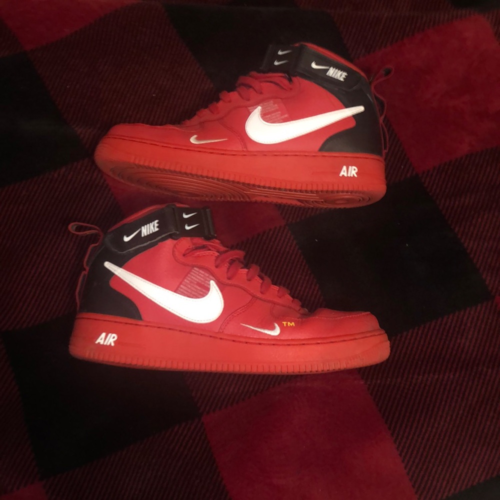 Nike Air Force 1 utility mid red